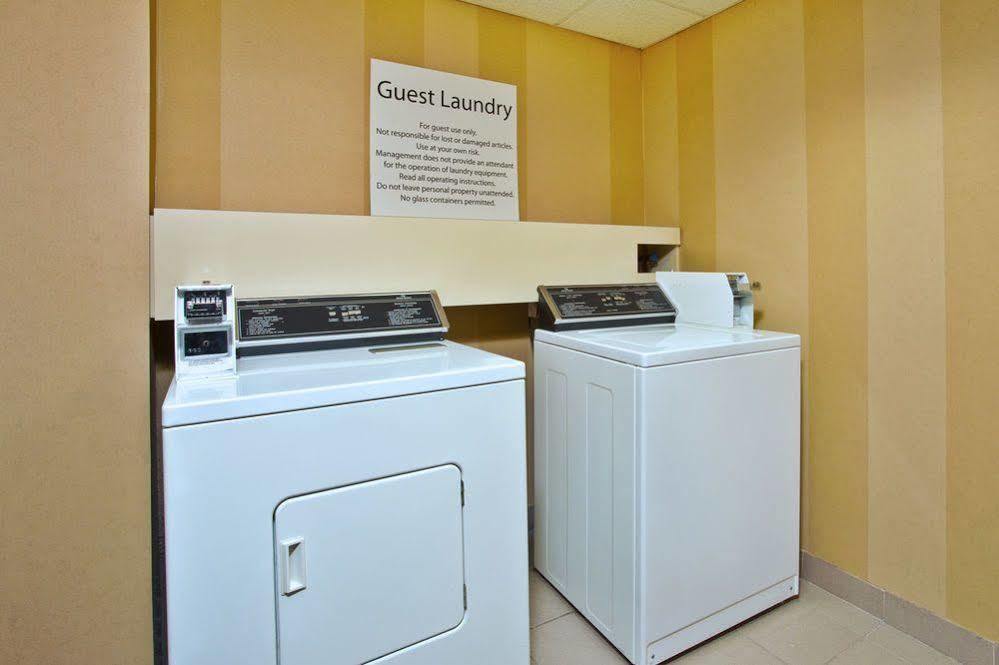 Howard Johnson By Wyndham Portage La Prairie Eksteriør billede