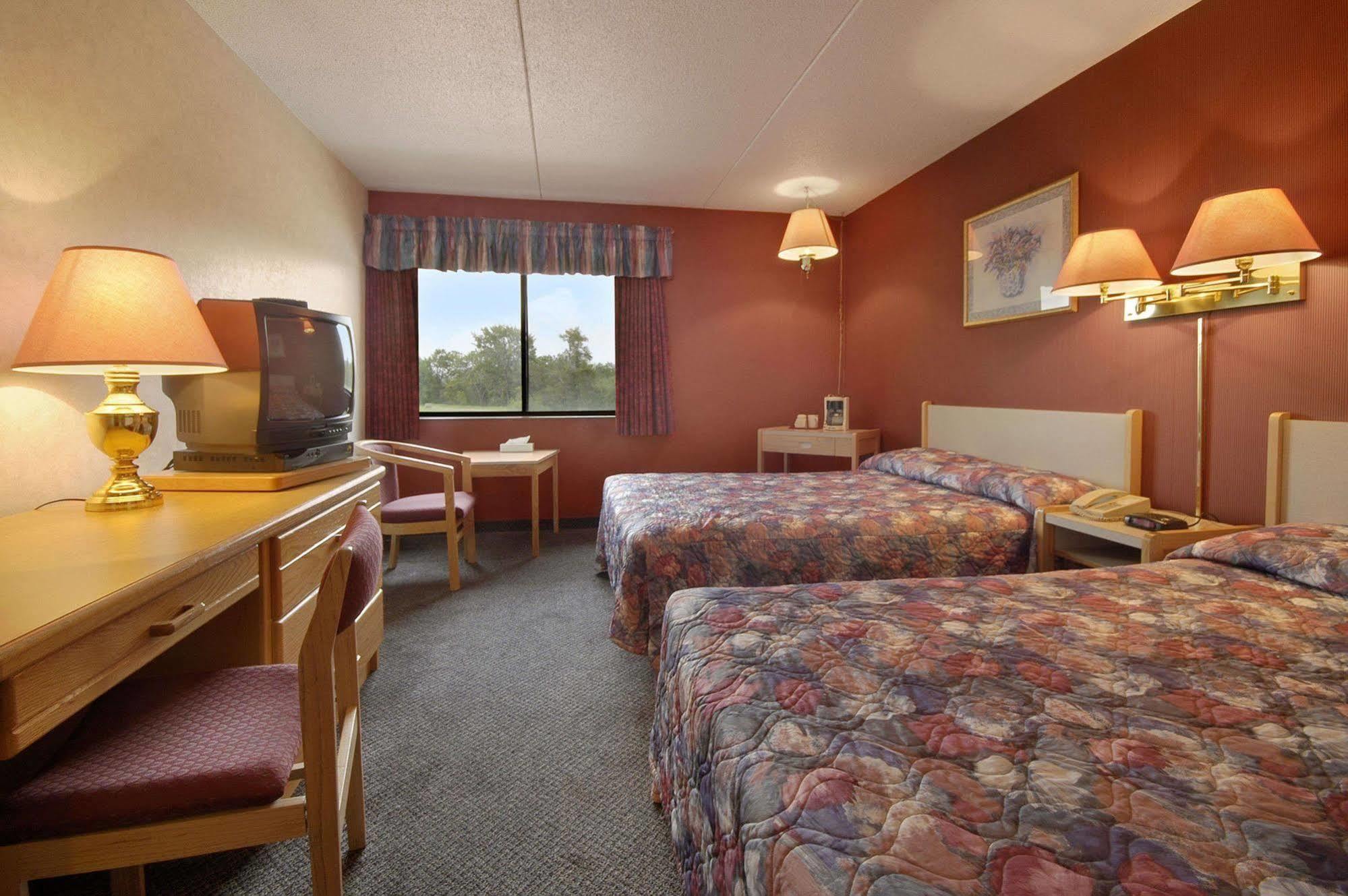 Howard Johnson By Wyndham Portage La Prairie Eksteriør billede